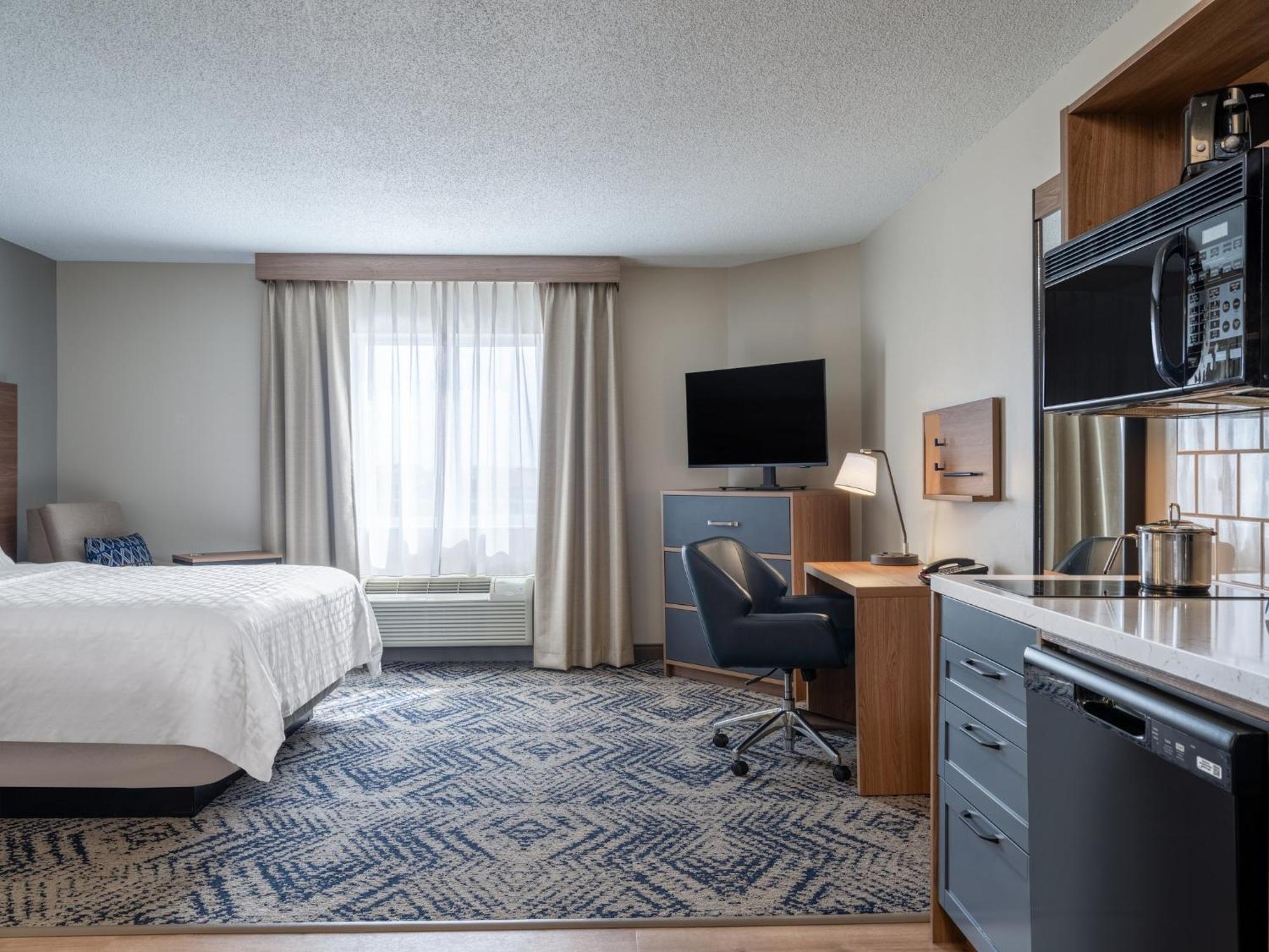 Candlewood Suites Rockford By Ihg Exterior photo