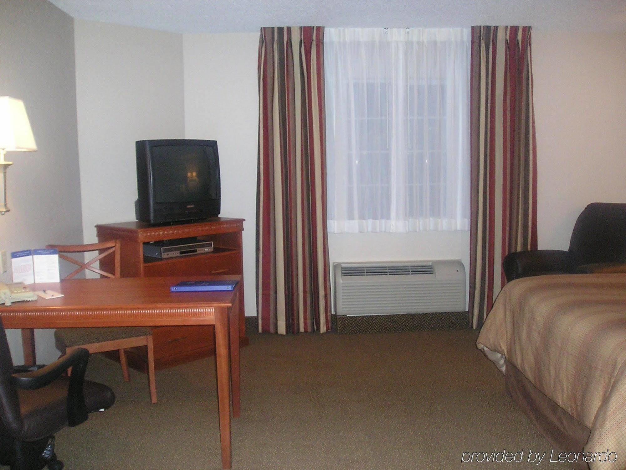 Candlewood Suites Rockford By Ihg Room photo