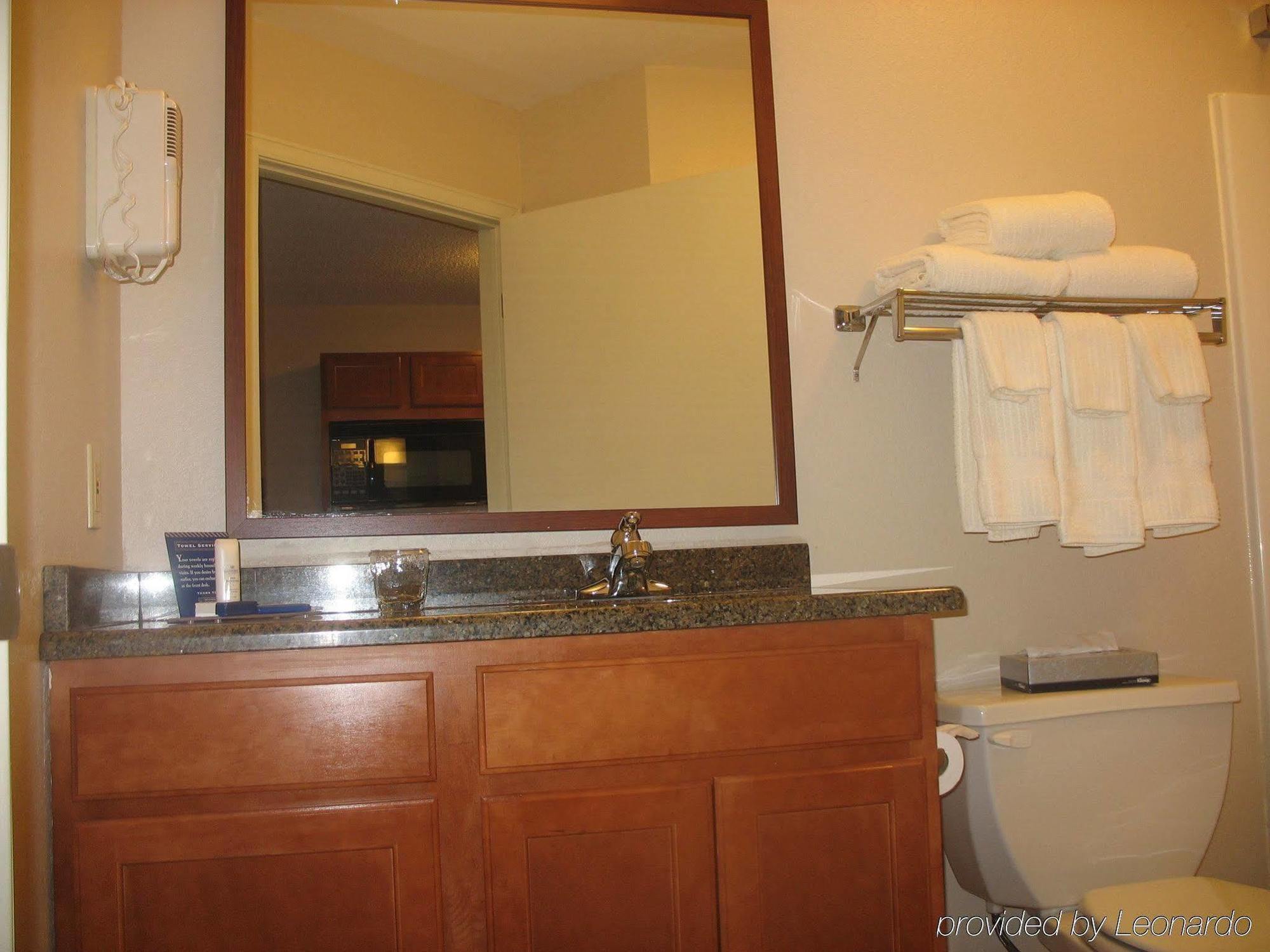 Candlewood Suites Rockford By Ihg Room photo