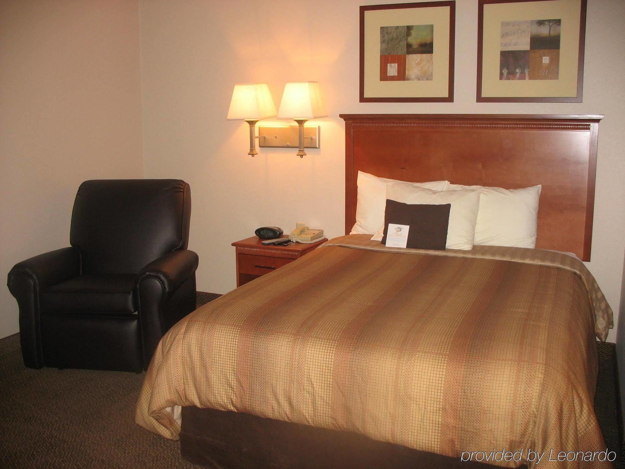 Candlewood Suites Rockford By Ihg Room photo