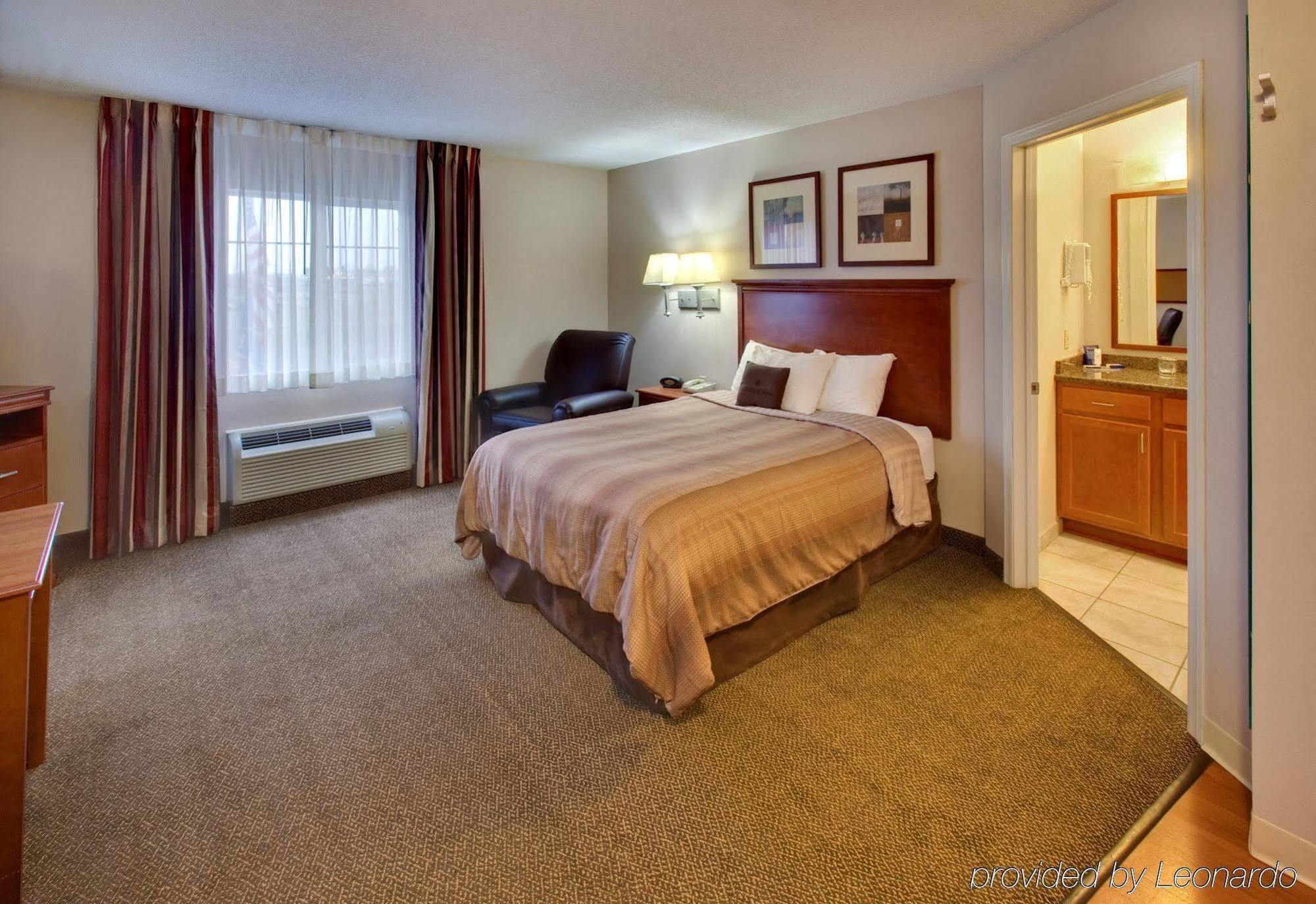 Candlewood Suites Rockford By Ihg Room photo