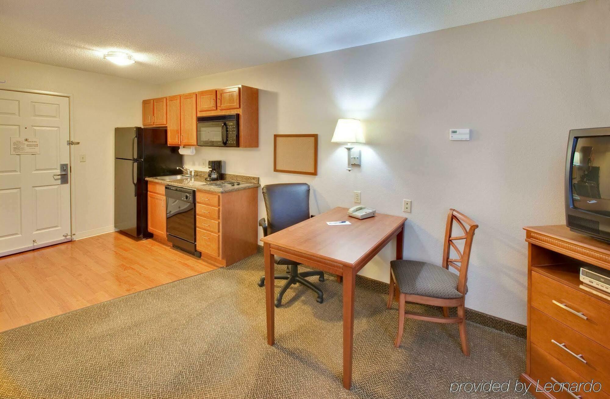 Candlewood Suites Rockford By Ihg Room photo